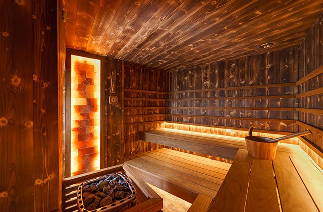 Tuz duvarlı ahşap sauna